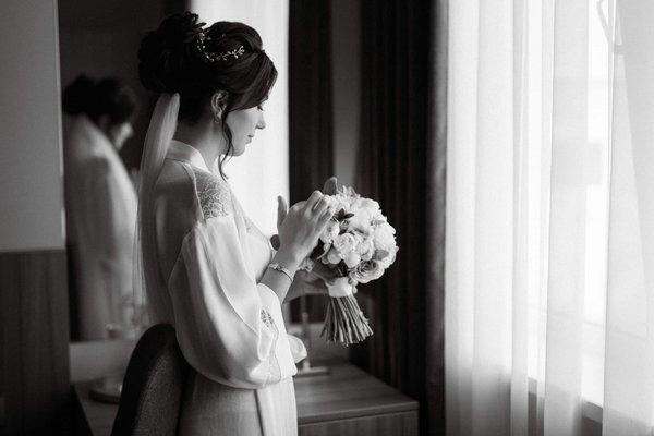 Quelles sont les étapes pour créer un petit jardin d'herbes aromatiques sur un rebord de fenêtre ?