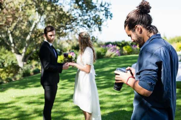 Découvrez le savoir-faire de romain graille, photographe de mariage